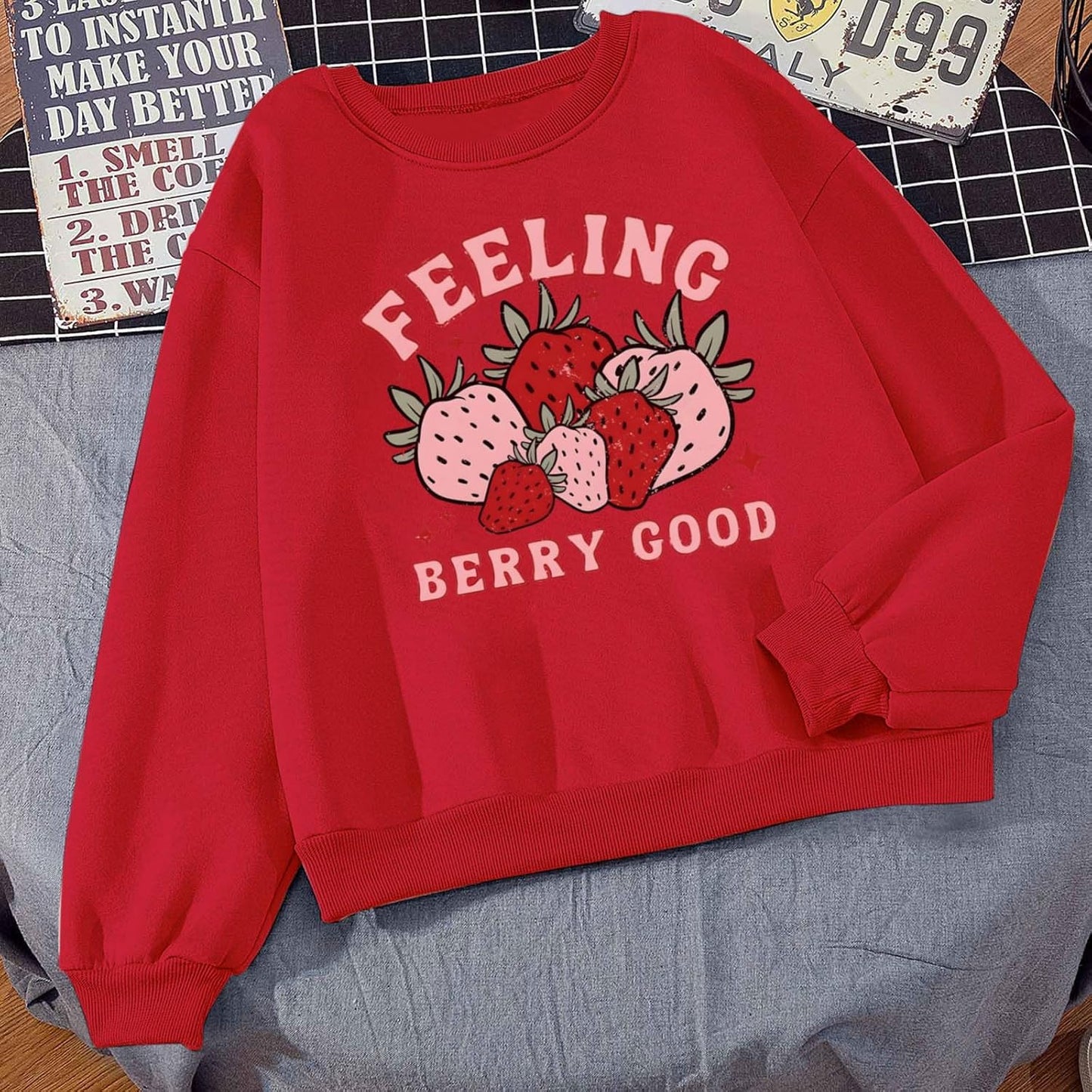 Cute Strawberry Graphic Crewneck Sweatshirt for Women Long Sleeve